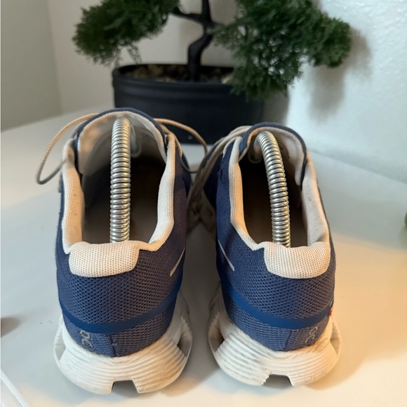 On Running cloud 5 🏃🤩😍 Navy and White Athletic Shoes - Picture 5 of 7